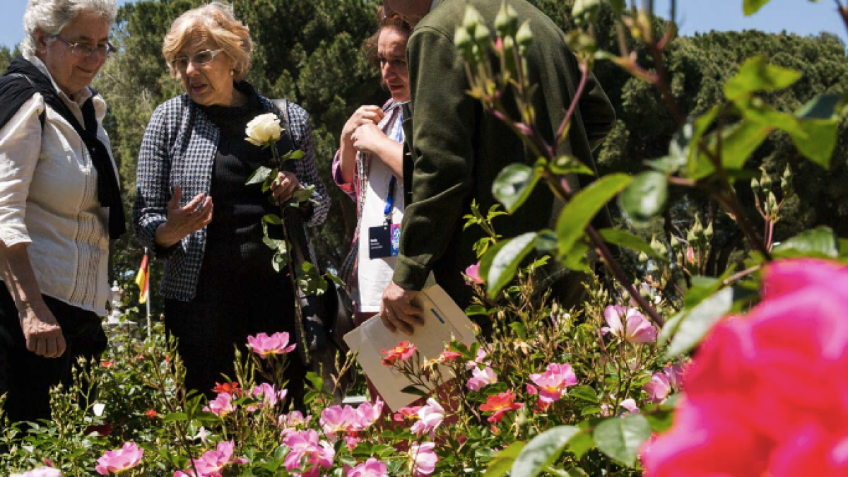 Montserrat Galcerán junto a Manuela Carmena.