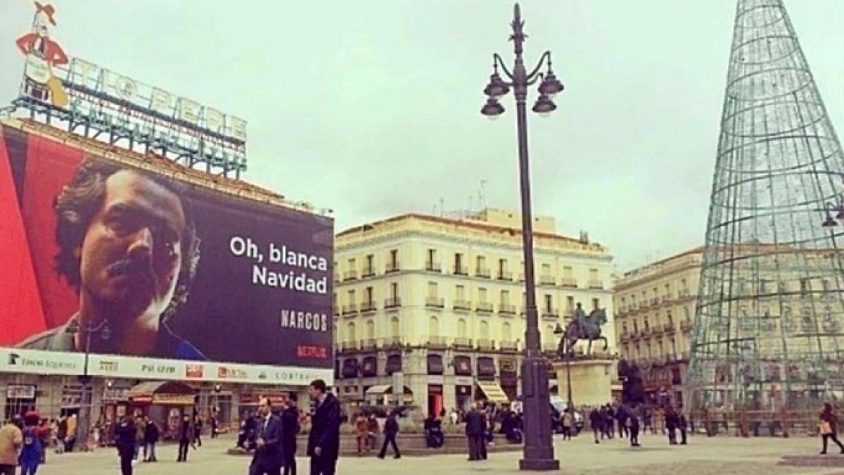 El polémico cartel de la serie en plena Puerta del Sol.