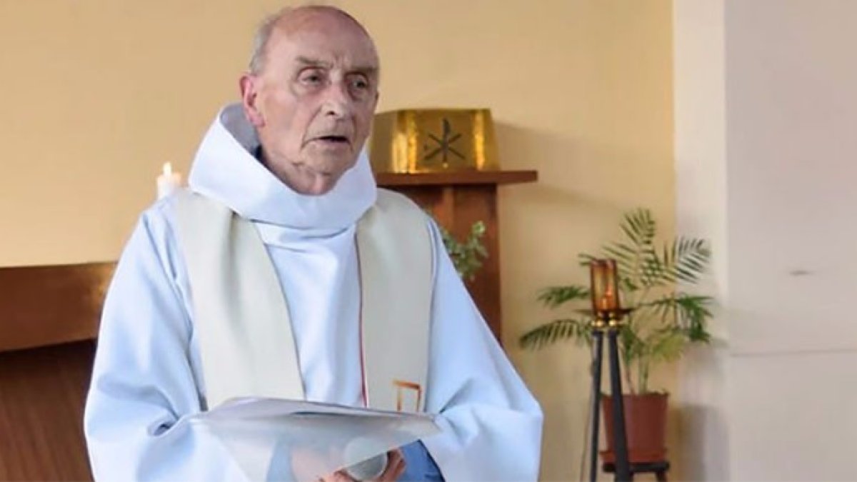 El vídeo más humillante para el anciano padre Jacques antes de morir degollado