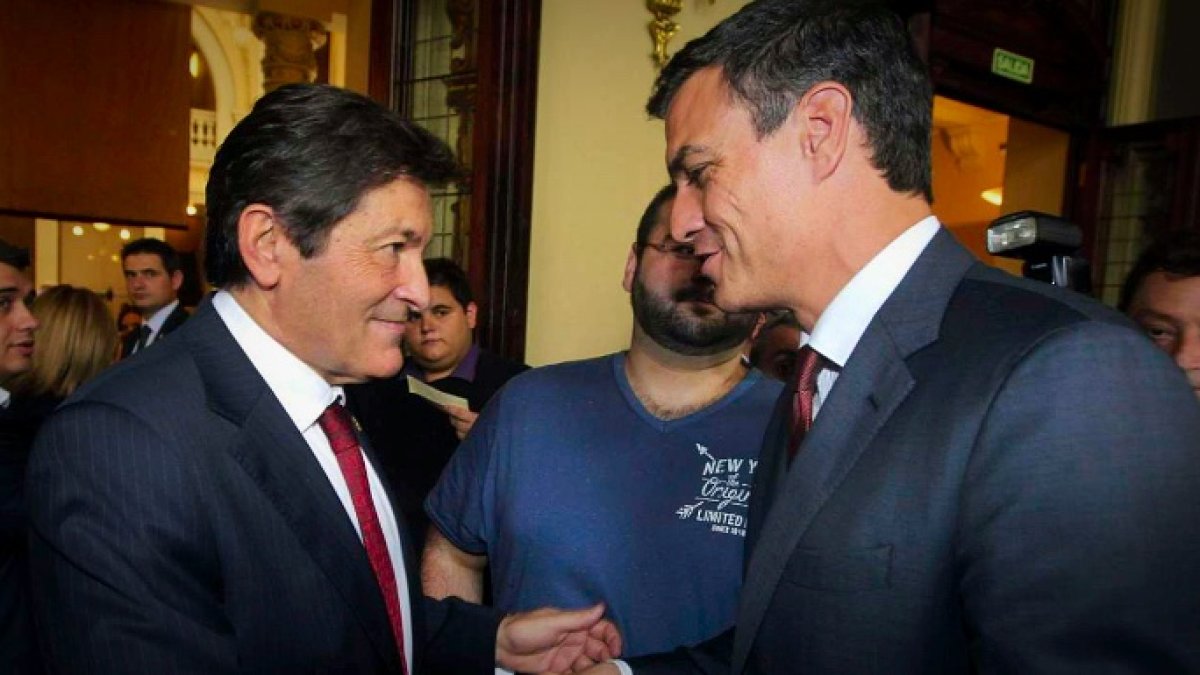 Javier Fernández y Pedro Sánchez cuando el segundo aún era el líder socialista.