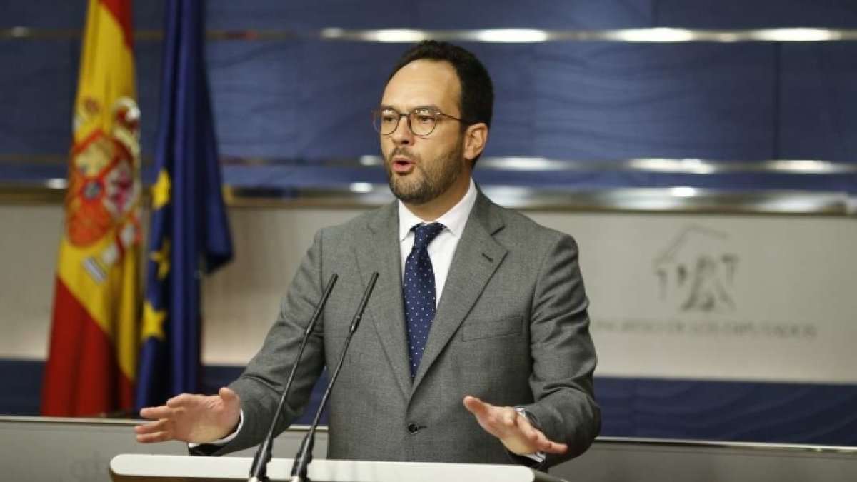 El portavoz del PSOE, Antonio Hernando, este martes en el Congreso.