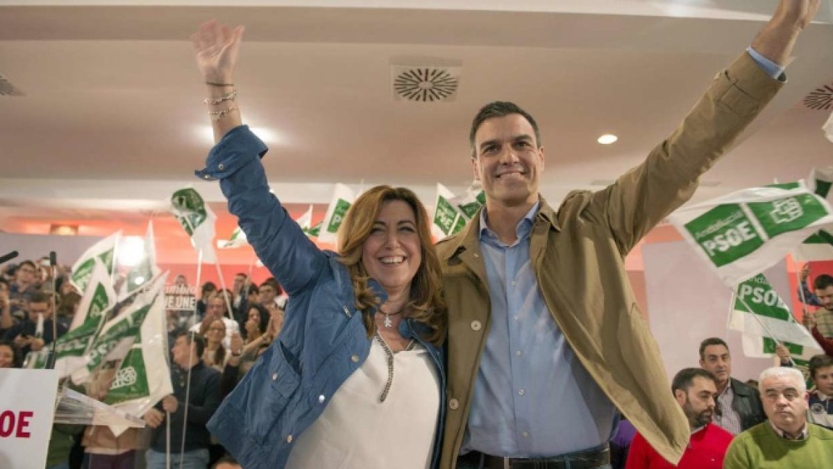 Tiempos de felicidad: Susana Díaz y Pedro Sánchez en un mitin del PSOE