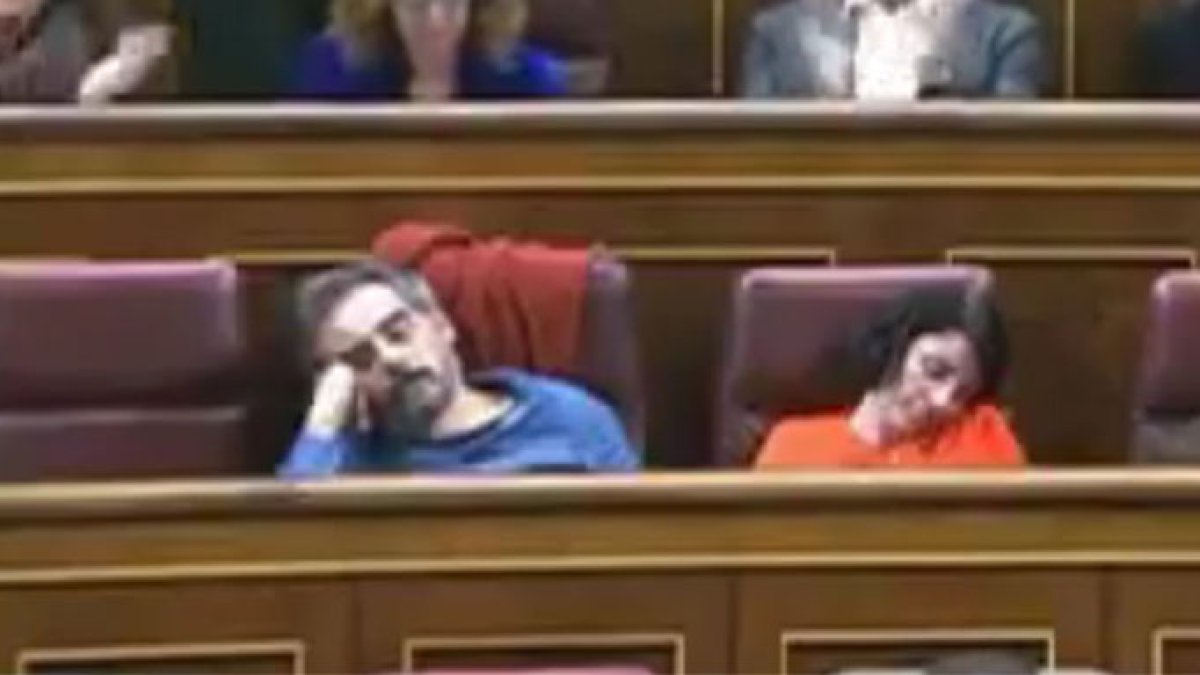 Los diputados dormilones de Podemos dejan en evidencia la