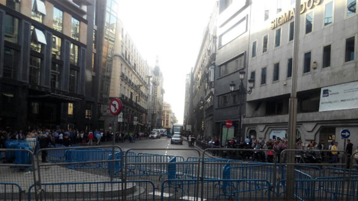 Pillada una diputada de Podemos alentando Rodea el Congreso con una foto trucada