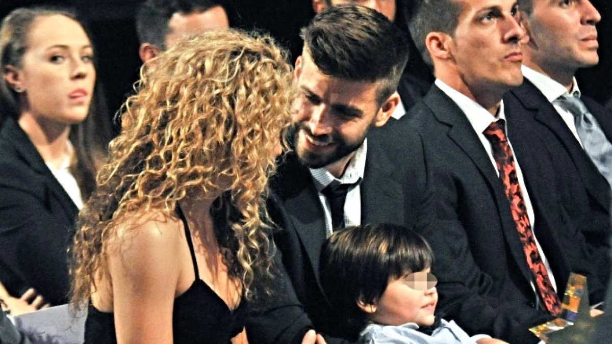 La pareja, junto a uno de sus hijos, en una aparición pública.