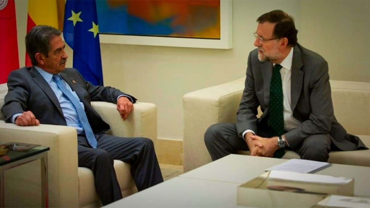 Miguel Ángel Revilla y Mariano Rajoy, en una cita en La Moncloa.