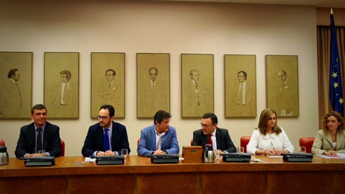 Fernández con la dirección del Grupo Socialista en el Congreso.
