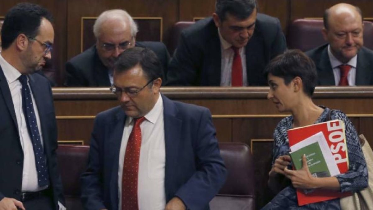 Miguel Angel Heredia, el hombre de Susana en el Congreso, entre Hernando e isabel Rodríguez
