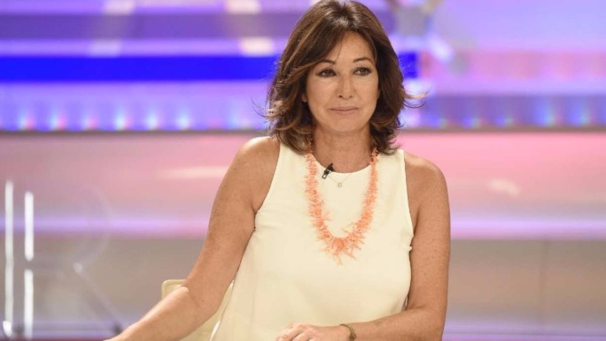 Ana Rosa no sabe dónde meterse para explicar su pillada con el micrófono abierto