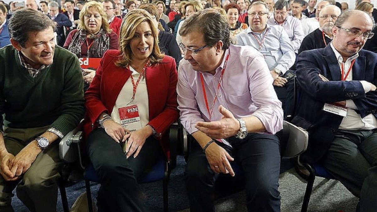 Javier Fernández, Susana Díaz, Guillermo Fernández Vara y Javier Lambán, en un Comité Federal del PSOE.