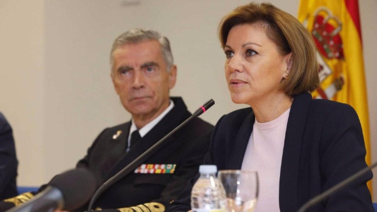 Cospedal ha cambiado el paso a Defensa en cuestión de semanas.