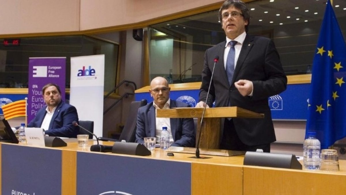 Oriol Junqueras, Raul Romeva y Carlos Puigdemont, en su último fiasco en Estrasburgo.