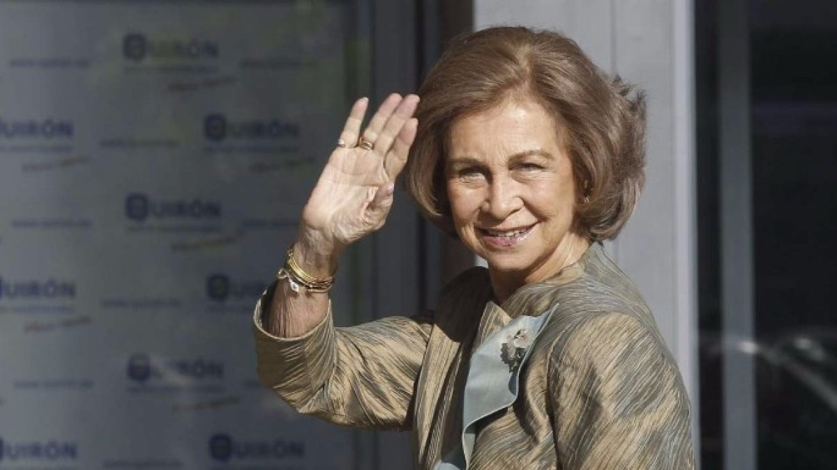 La Reina Sofía se evade de polémicas con una vida social más intensa.