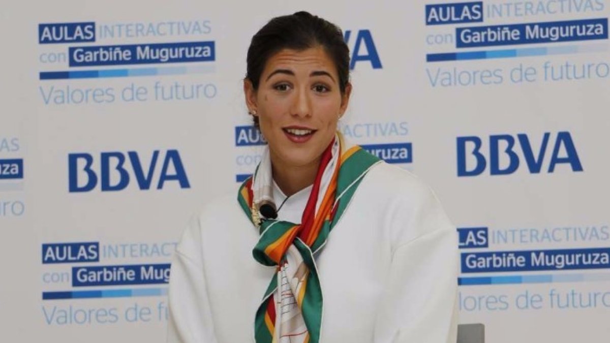 Una valiente Muguruza se enfrenta a sus compañeras para defender a Sharapova