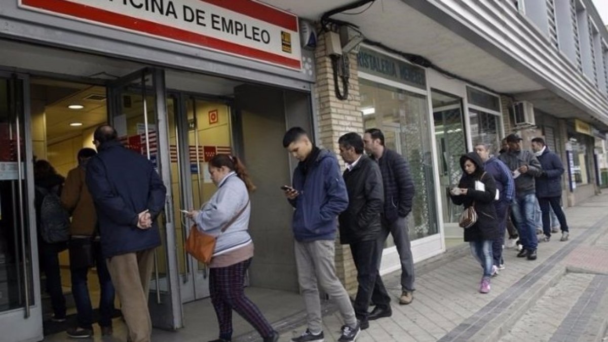 El paro baja en 48.559 personas, su tercer mejor registro en un mes de marzo