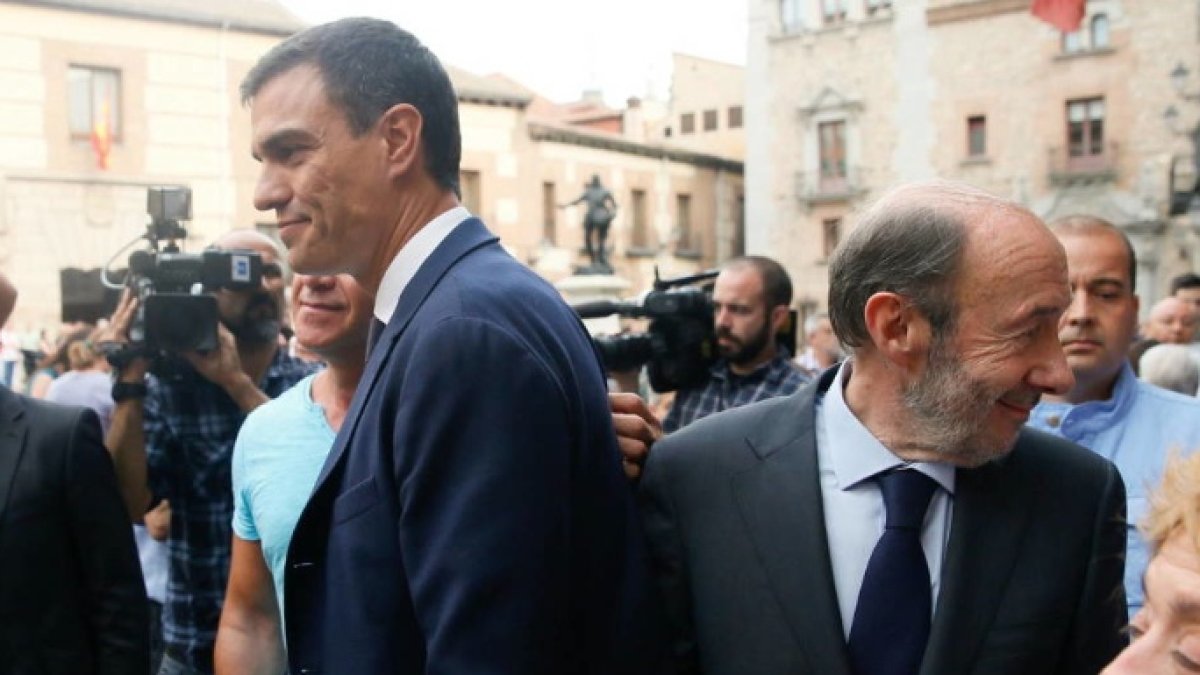 Sánchez y Rubalcaba, caminos opuestos. ¿Habrá venganza?
