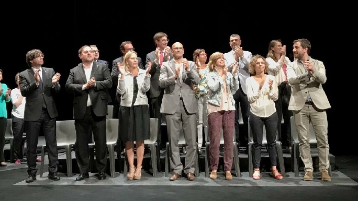 El gobierno catalán presentando el proyecto de ley del referendum