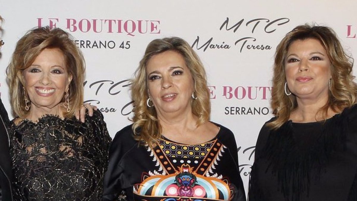 Las Campos y Rociíto, unidas con pegamento