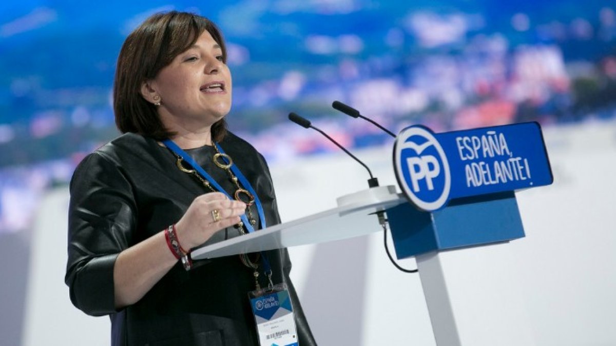 Isabel Bonig durante su intervención en el 18 Congreso nacional del PP.