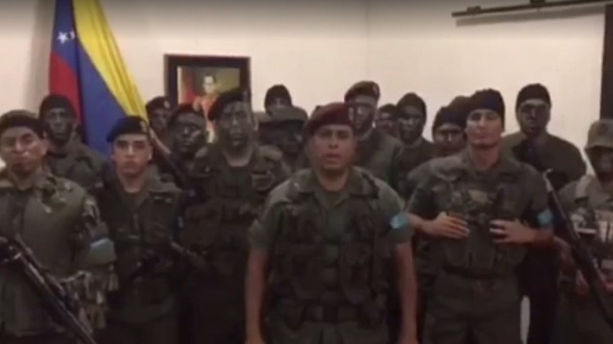 El grupo de militares sublevados contra Maduro.