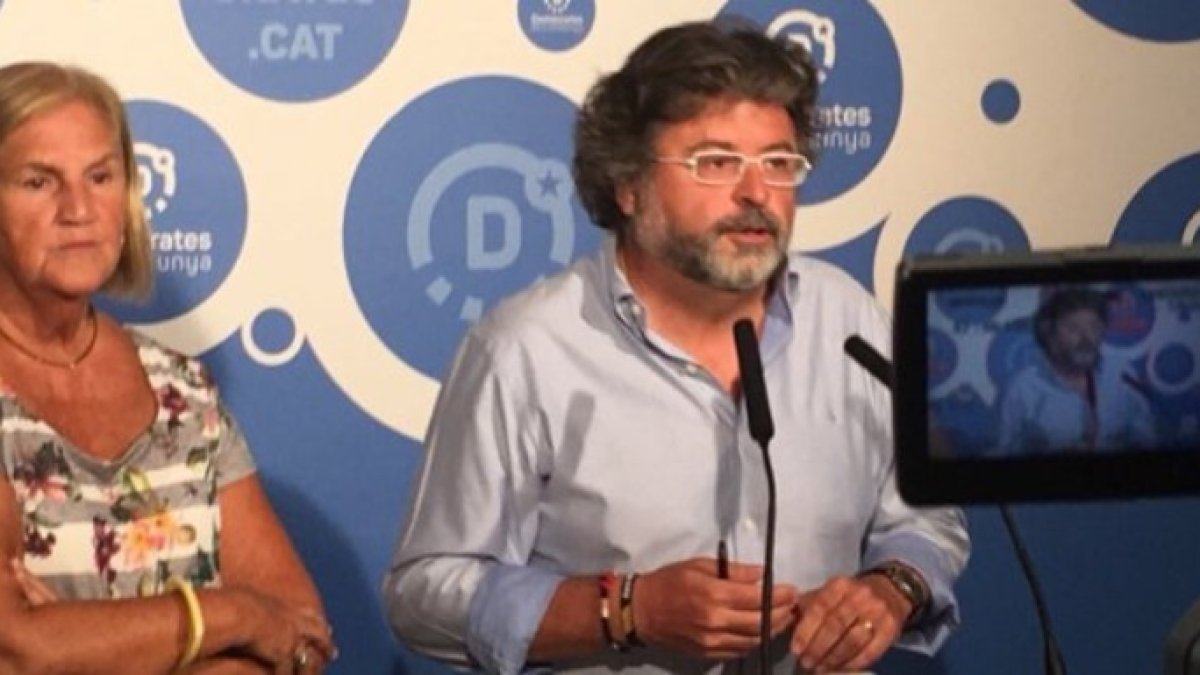 Los dirigentes de Demócrates, presentando la campaña a favor del 1-0.