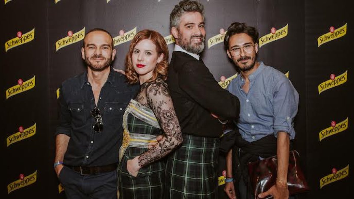 Los Mixing Masters de Schweppes se pasan al kilt y Cayetano Rivera al Glamping