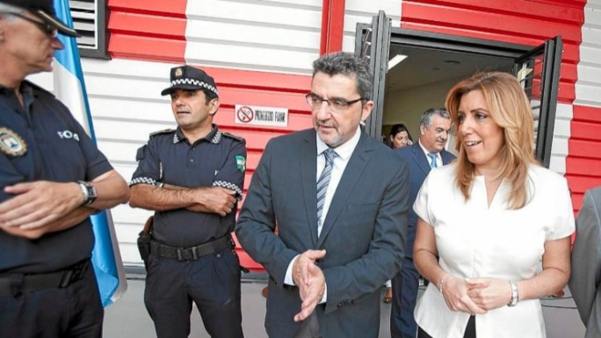 Susana Díaz. junto al diputado Antonio Gutiérrez Limones, uno de sus hombres fuertes en el Congreso.
