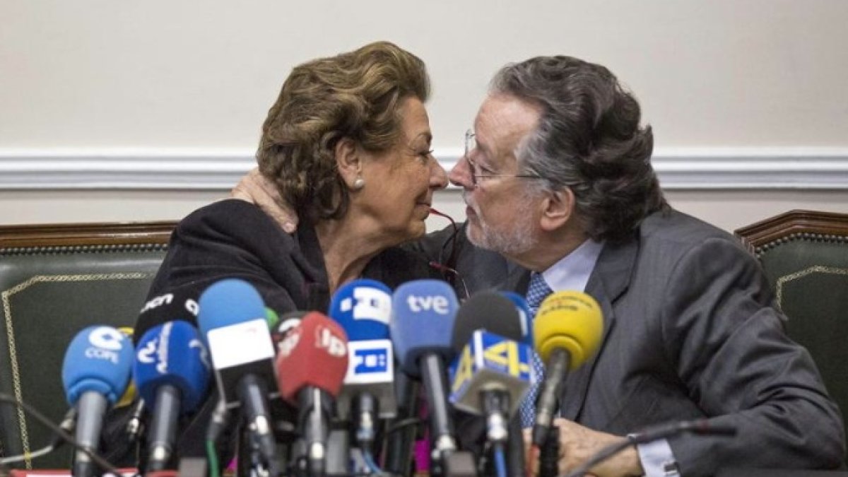 La fallecida Rita Barberá y su exnúmero dos, Alfonso Grau, absuelto este viernes en el 