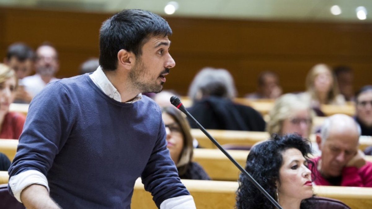 Espinar, en su escaño del Senado.