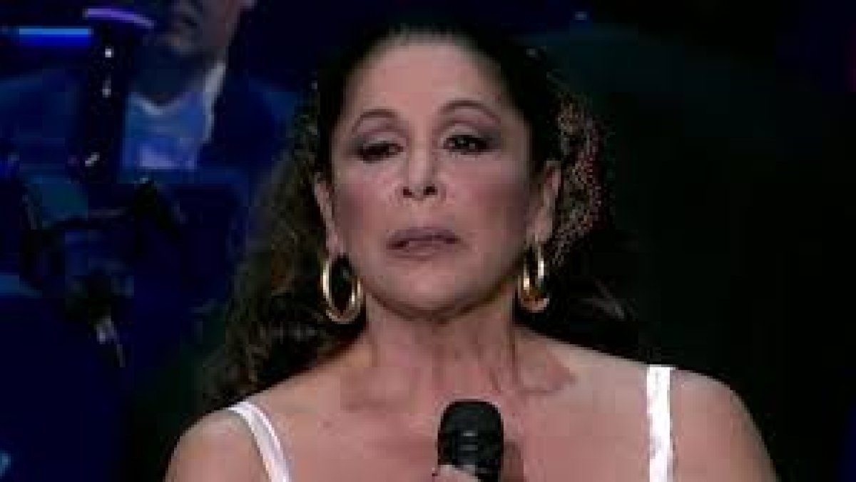 Isabel Pantoja corta cabezas a diestro y siniestro