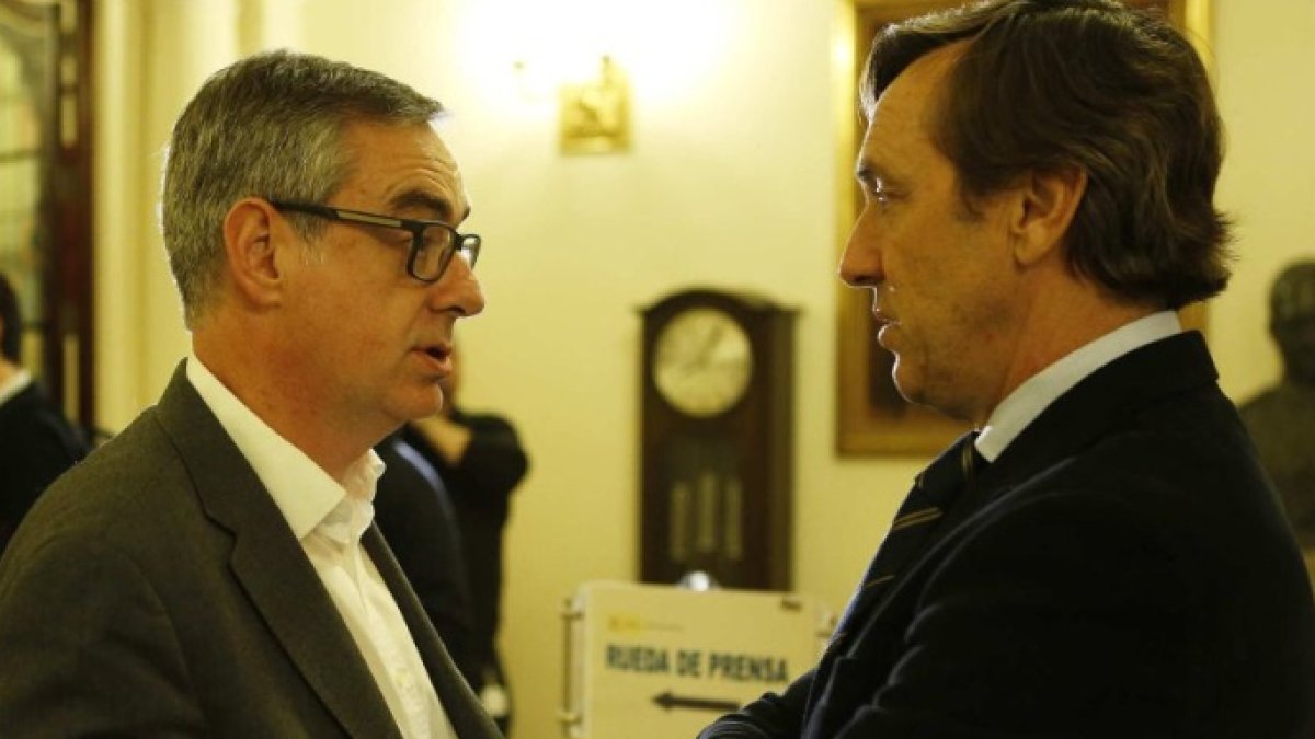 Los portavoces de C's y PP, José Manuel Villegas y Rafael Hernando.