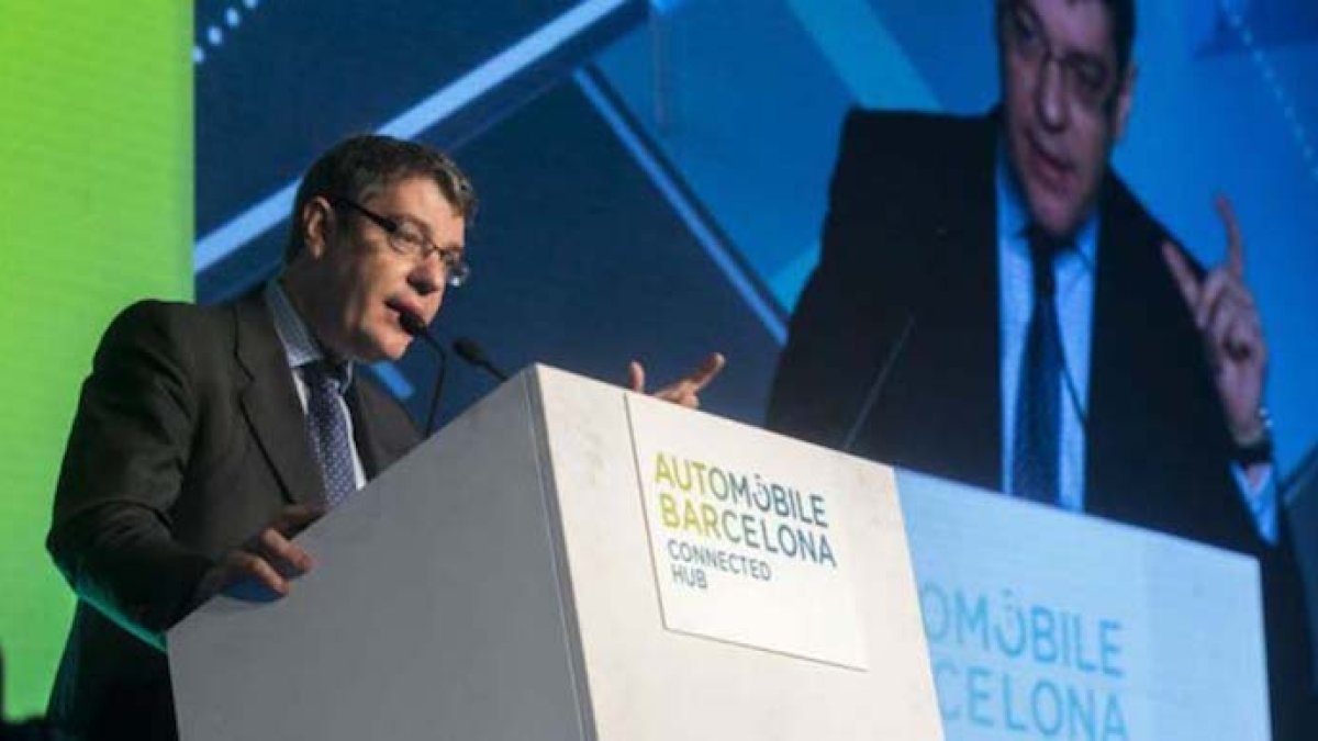 Álvaro Nadal insta a las administraciones a impulsar la movilidad alternativa