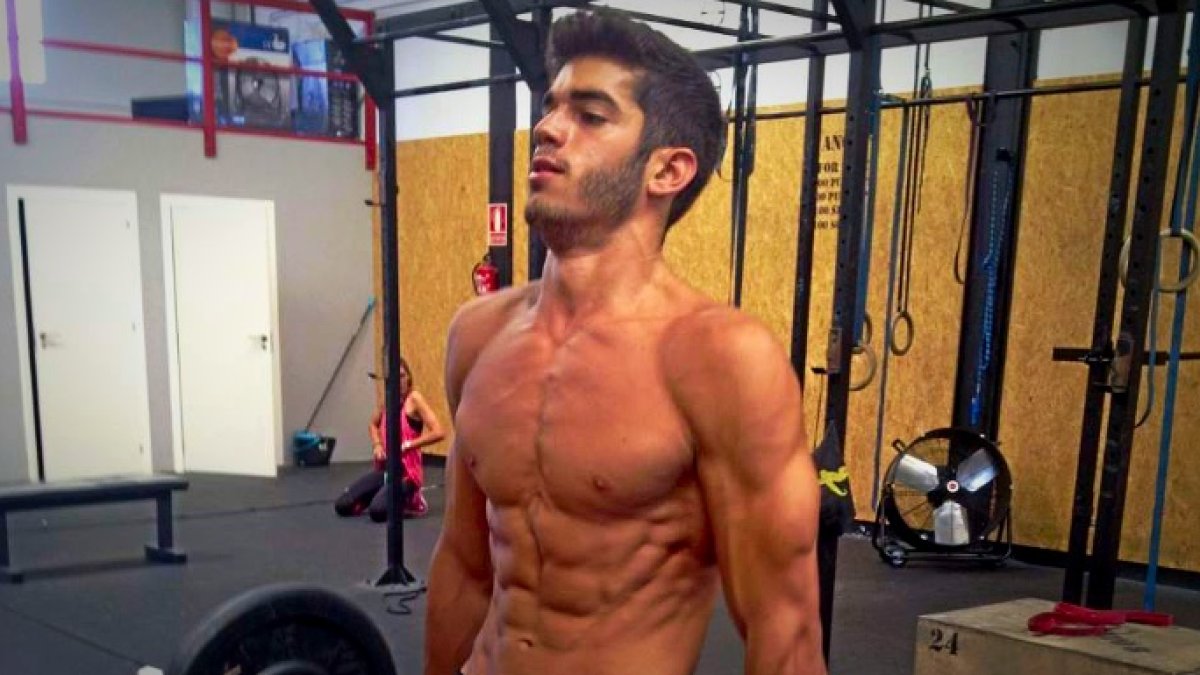 Pablo, practicando deporte, poco antes de contraer la enfermedad.