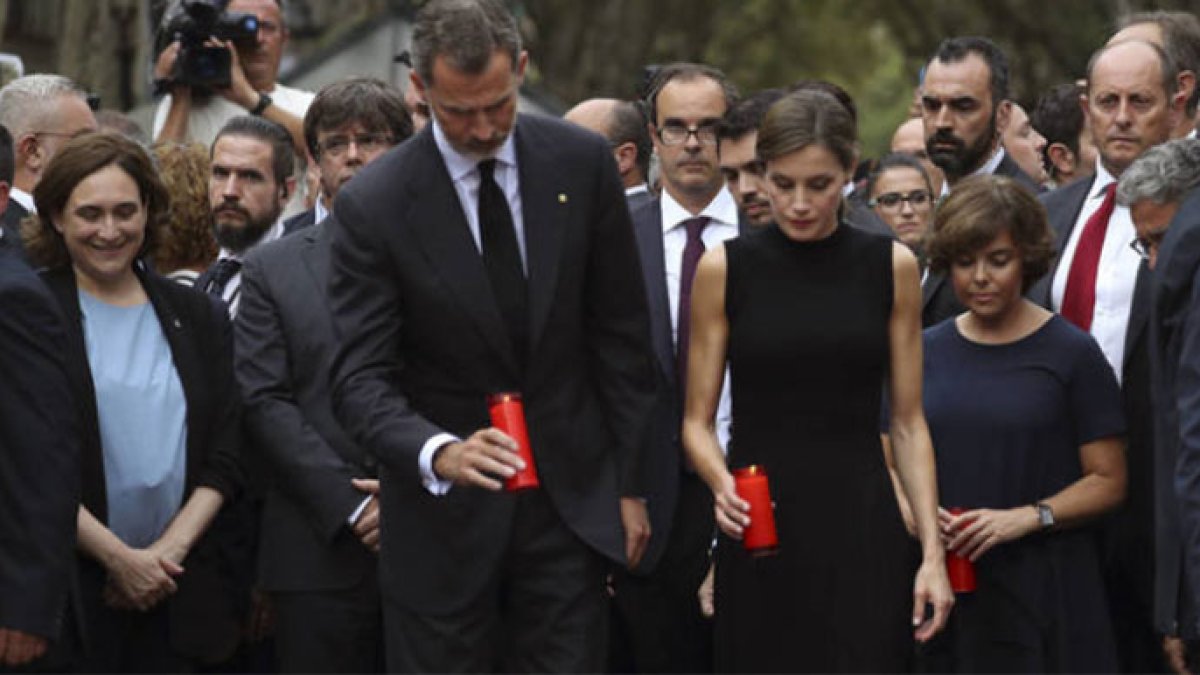 La extraña foto de Colau con los Reyes que ha levantado ampollas en las redes