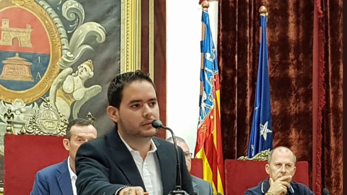 David Caballero pidió al pleno una solución para los vecinos afectados por el PATIVEL en La Marina.
