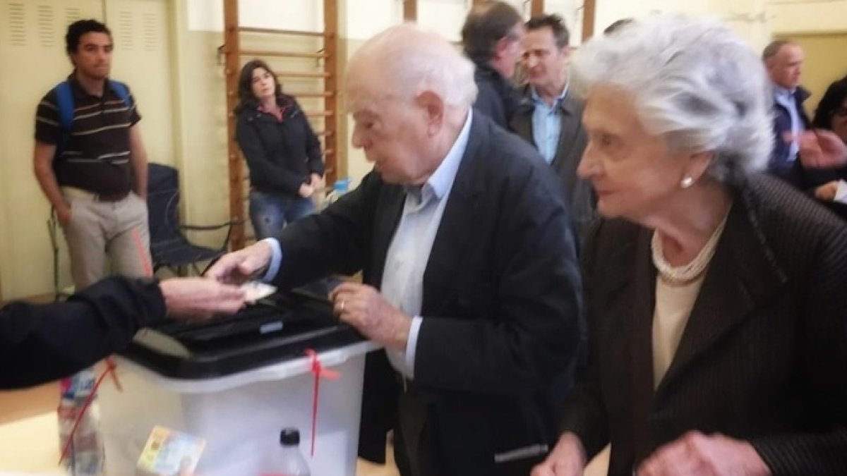 Jordi Pujol y Marta Ferrusola, este domingo votando en el referéndum.