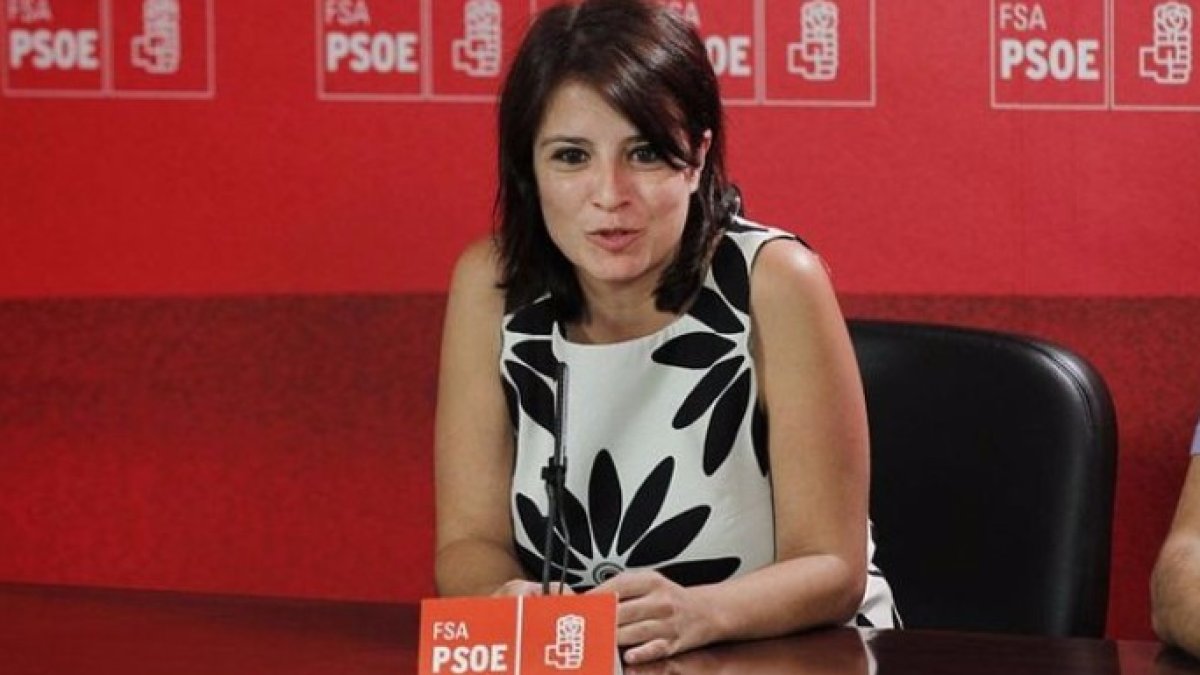Ussía ridiculiza a la número dos de Sánchez, Adriana Lastra, por 