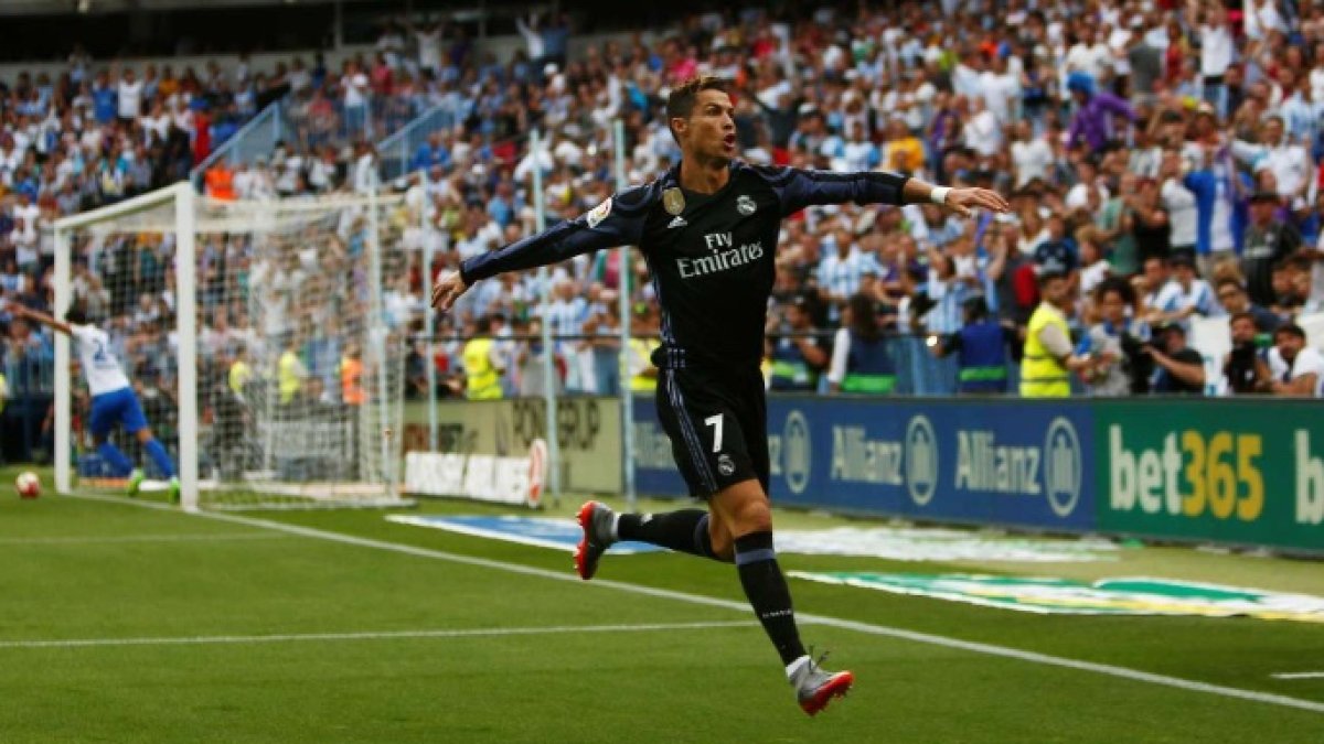 Cristiano Ronaldo, tras marcar su gol en Málaga.