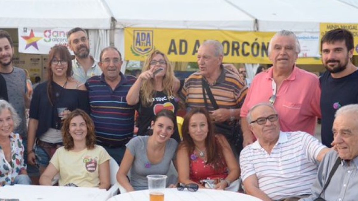 Irene Montero, en el centro, este miércoles en las Fiestas de Alcorcón.