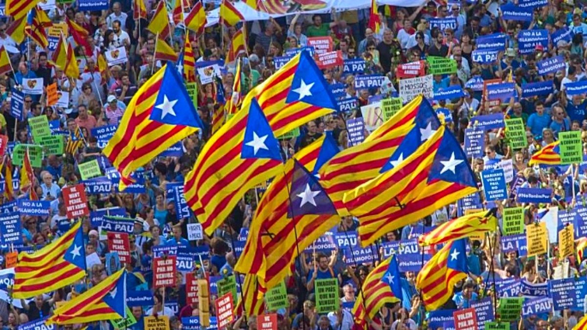 Imagen de la manifestación politizada tras los atentados de Cataluña.