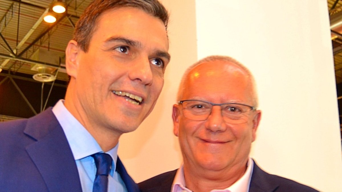 Pedro Sánchez y el alcalde de Dénia Vicent Grimalt.