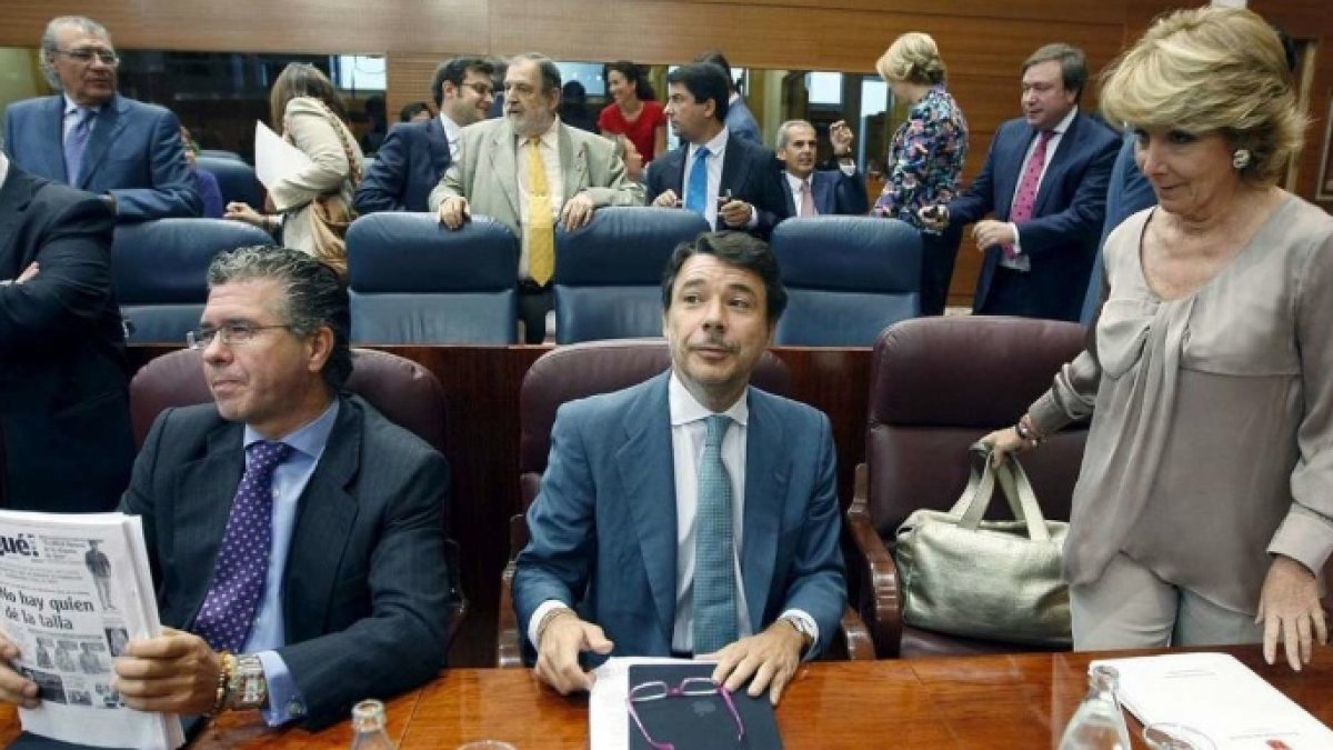 Eran otros tiempos. Granados, González y Aguirre, en la Asamblea.