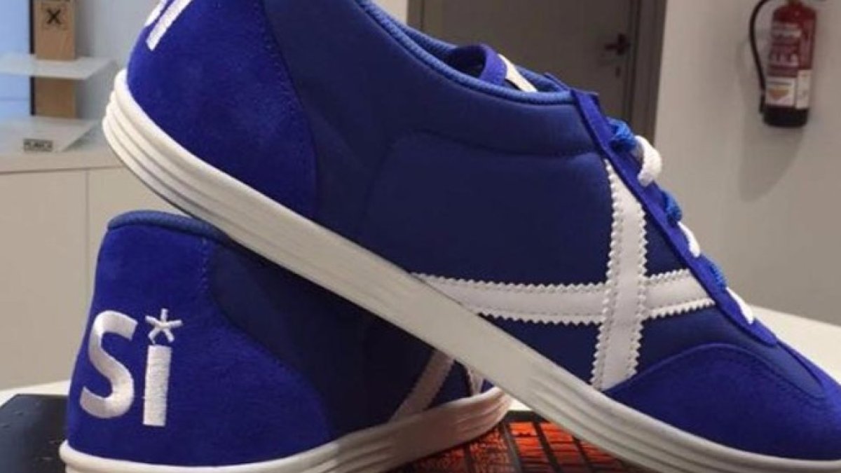 Las zapatillas que el PDeCAT encargó a la firma deportiva Munich.