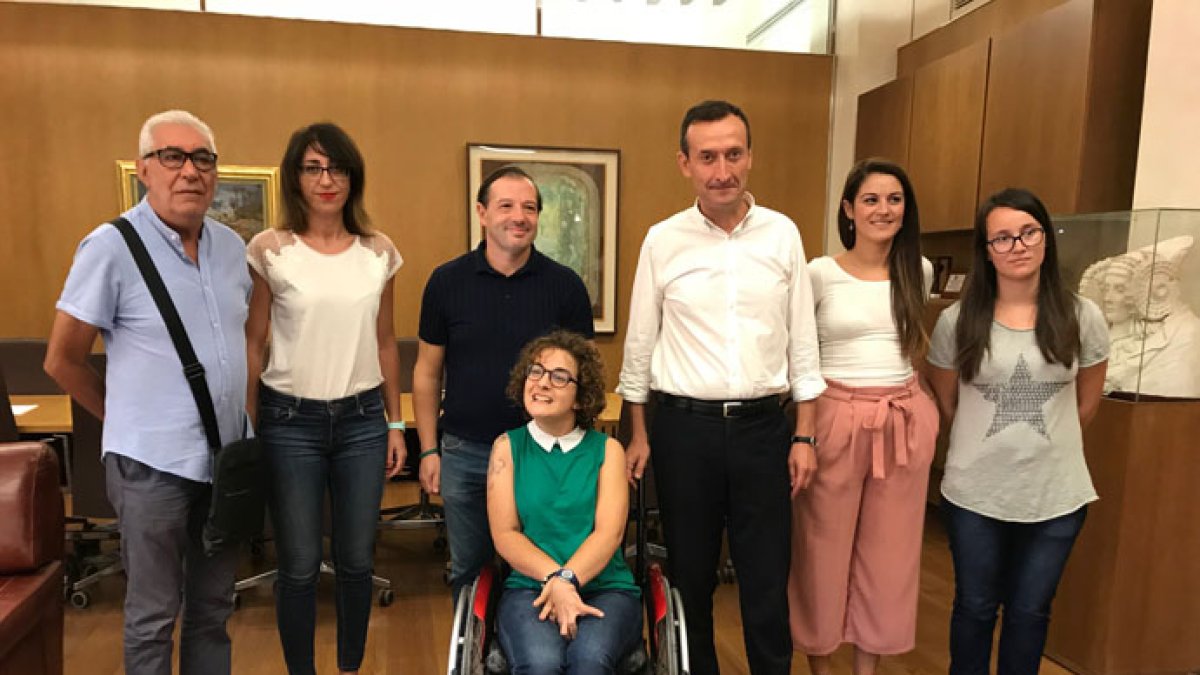 Miembros del tripartito con Desireé Segarra.