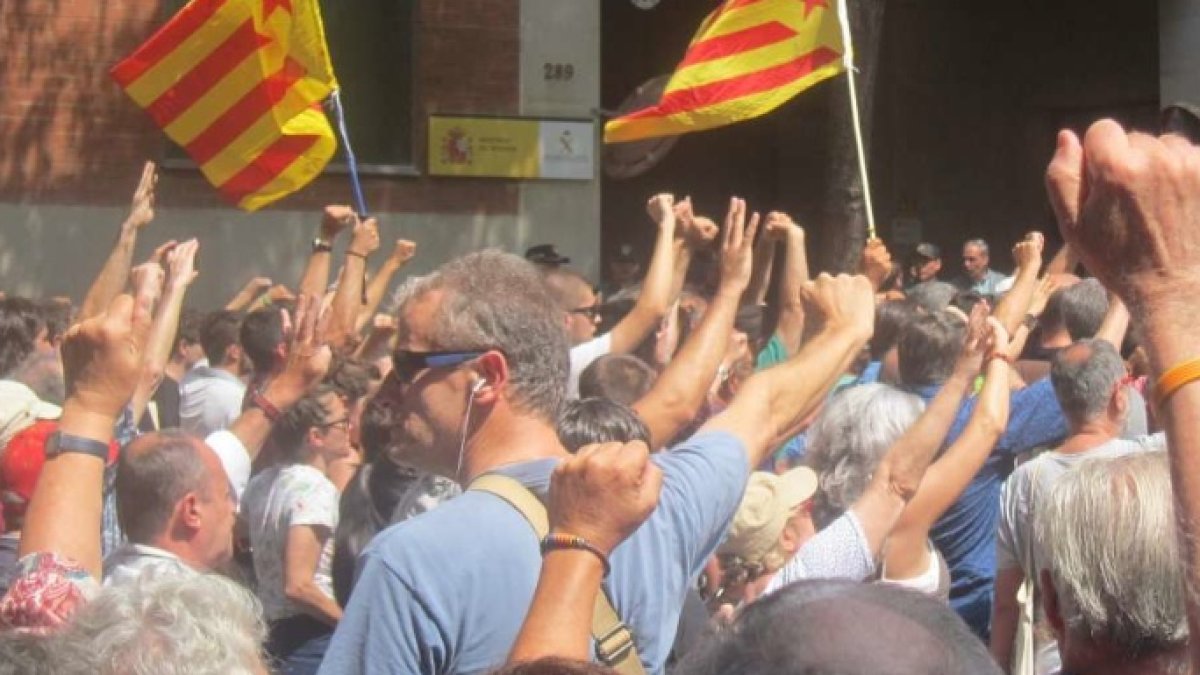 Pinchazo de la CUP en su acoso a la Guardia Civil.