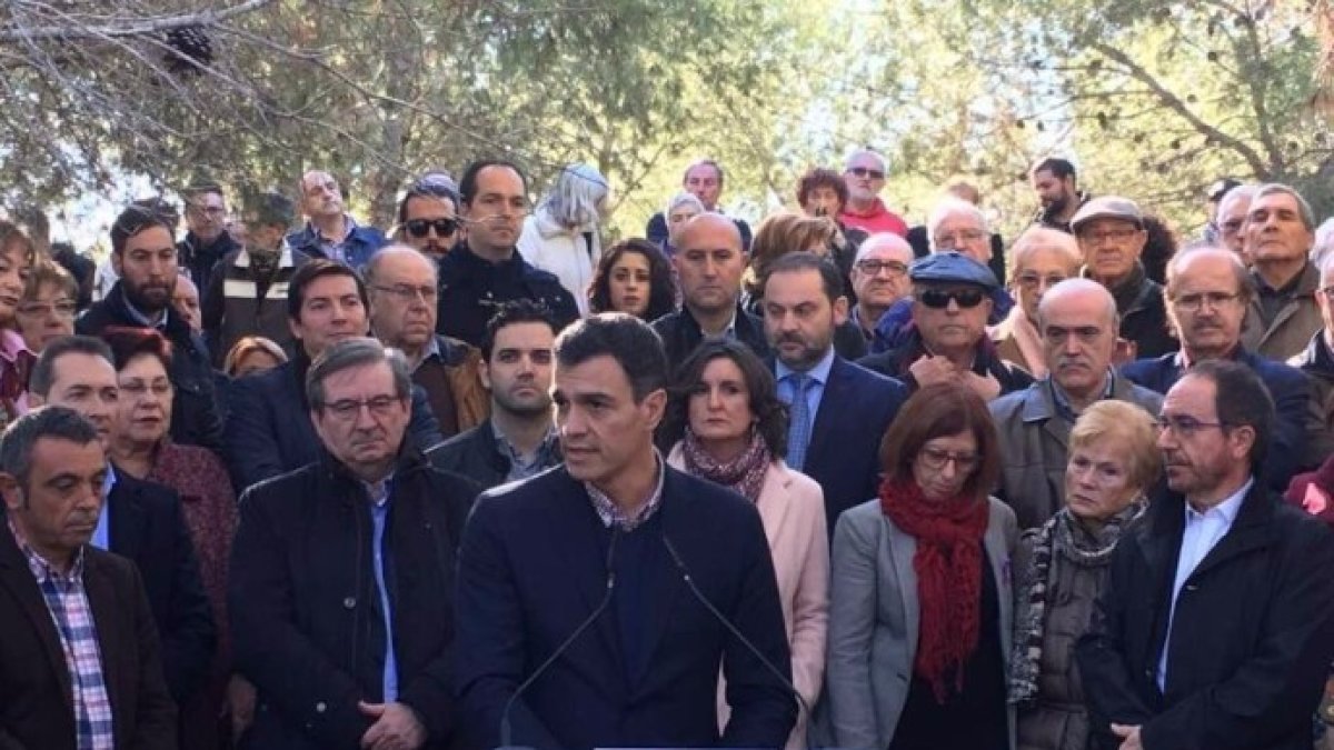 Pedro Sánchez en el cementerio de Paterna