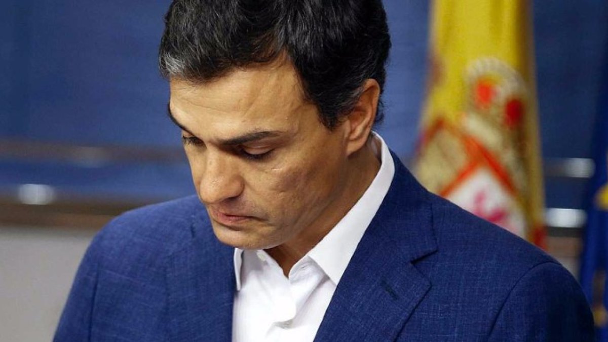 Un nutrido grupo de veteranos socialistas abochorna a Sánchez en una carta letal