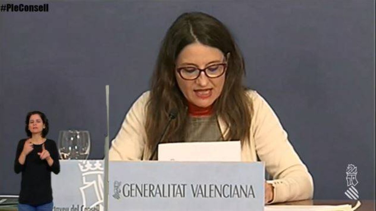 El Consell no se mete con Les Corts y no para con el Gobierno