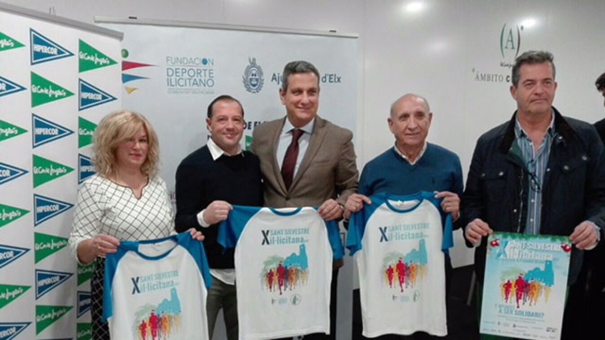 El concejal de Deportes, Jesús Pareja en el centro, junto al director El Corte Inglés de Elche, Miguel Garberí.
