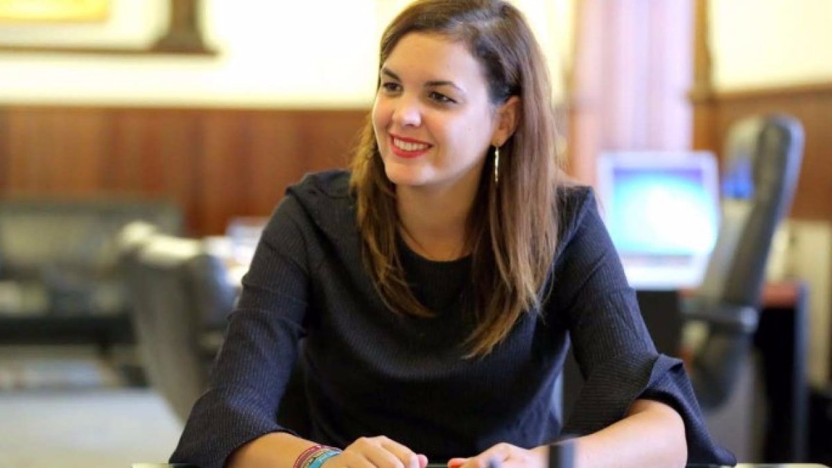 Sandra Gómez presenta sus credenciales a la alcaldía de Valencia